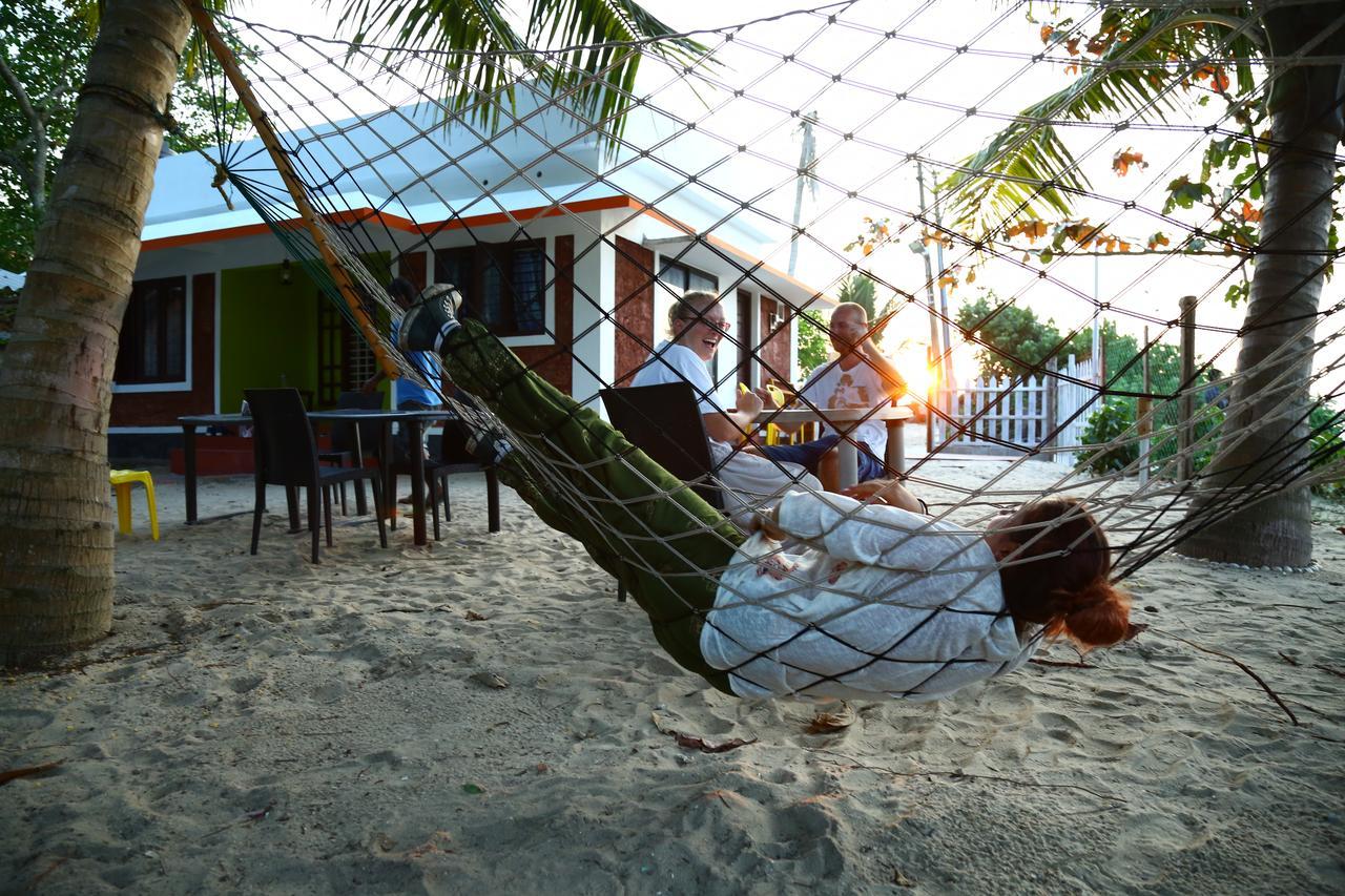 Funky Art Beach House Alappuzha Εξωτερικό φωτογραφία