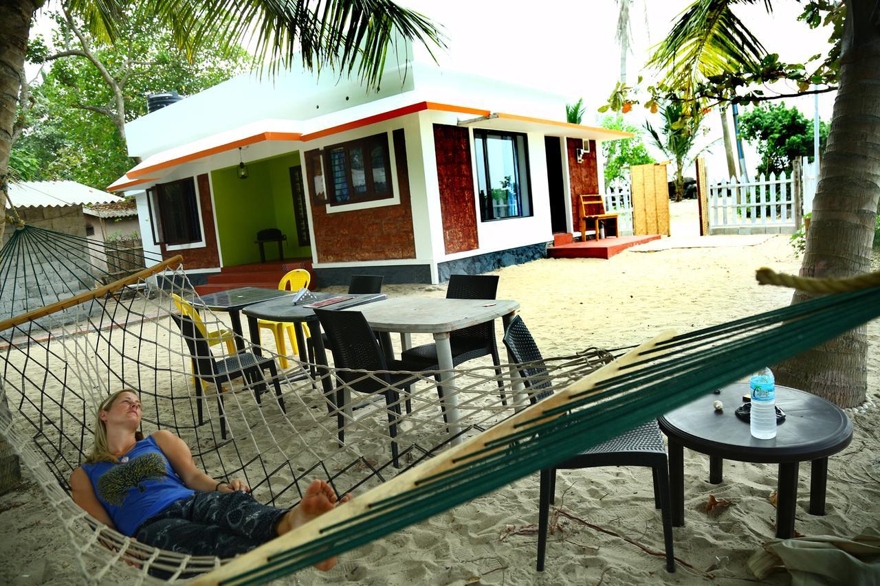 Funky Art Beach House Alappuzha Εξωτερικό φωτογραφία